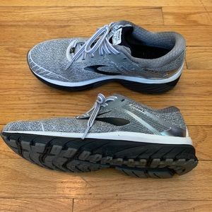 Brooks Adrenaline GTS 18 Women’s Size 8 Shoes